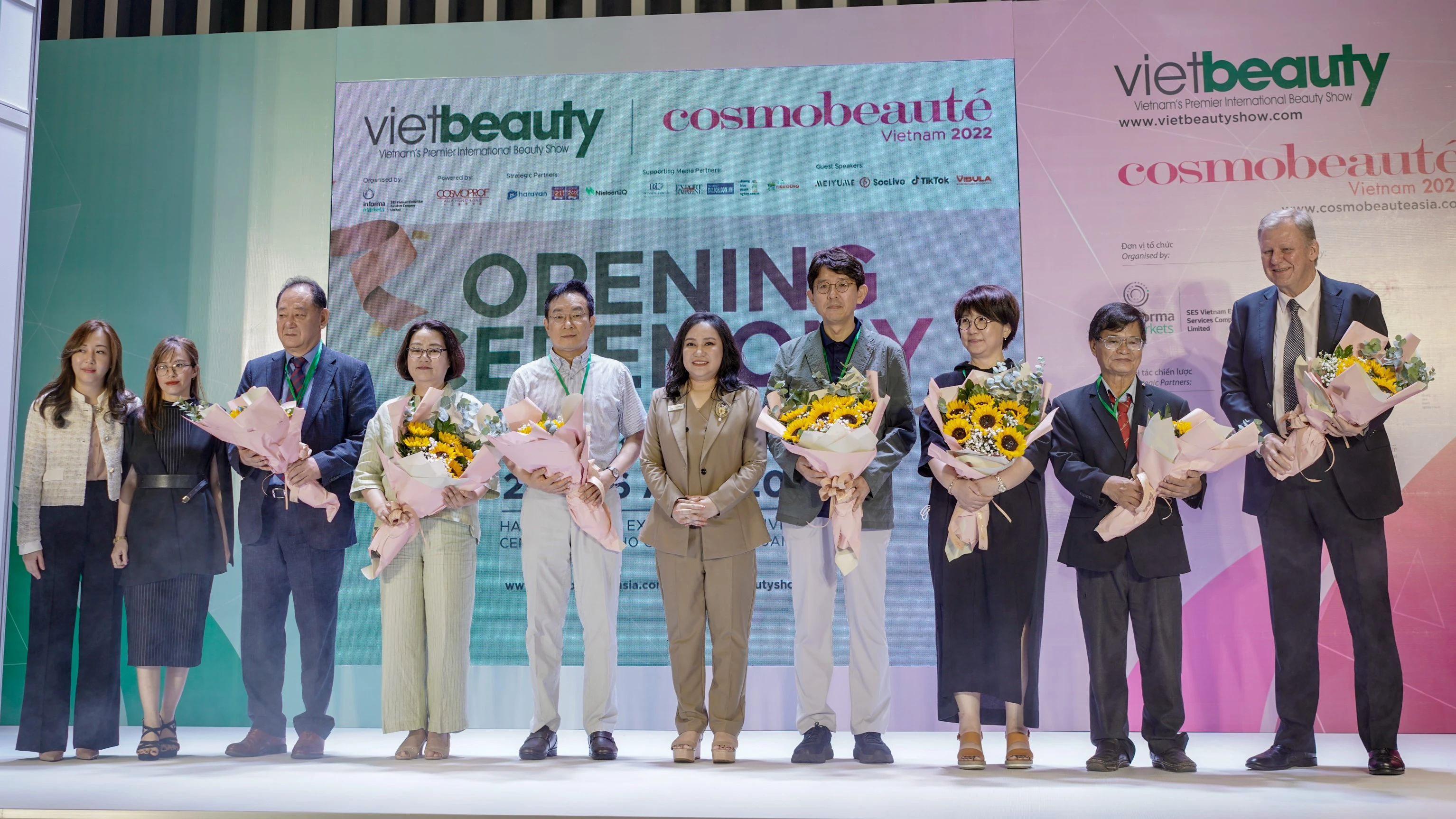Triển lãm ngành làm đẹp Vietbeauty X Cosmobeauté Vietnam 2022 chính thức khai mạc