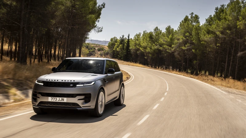 Jaguar Land Rover đầu tư 15 tỷ bảng Anh trong 5 năm tới nhằm tăng tốc cho tương lai điện hoá sang trọng hiện đại - Modern Luxury