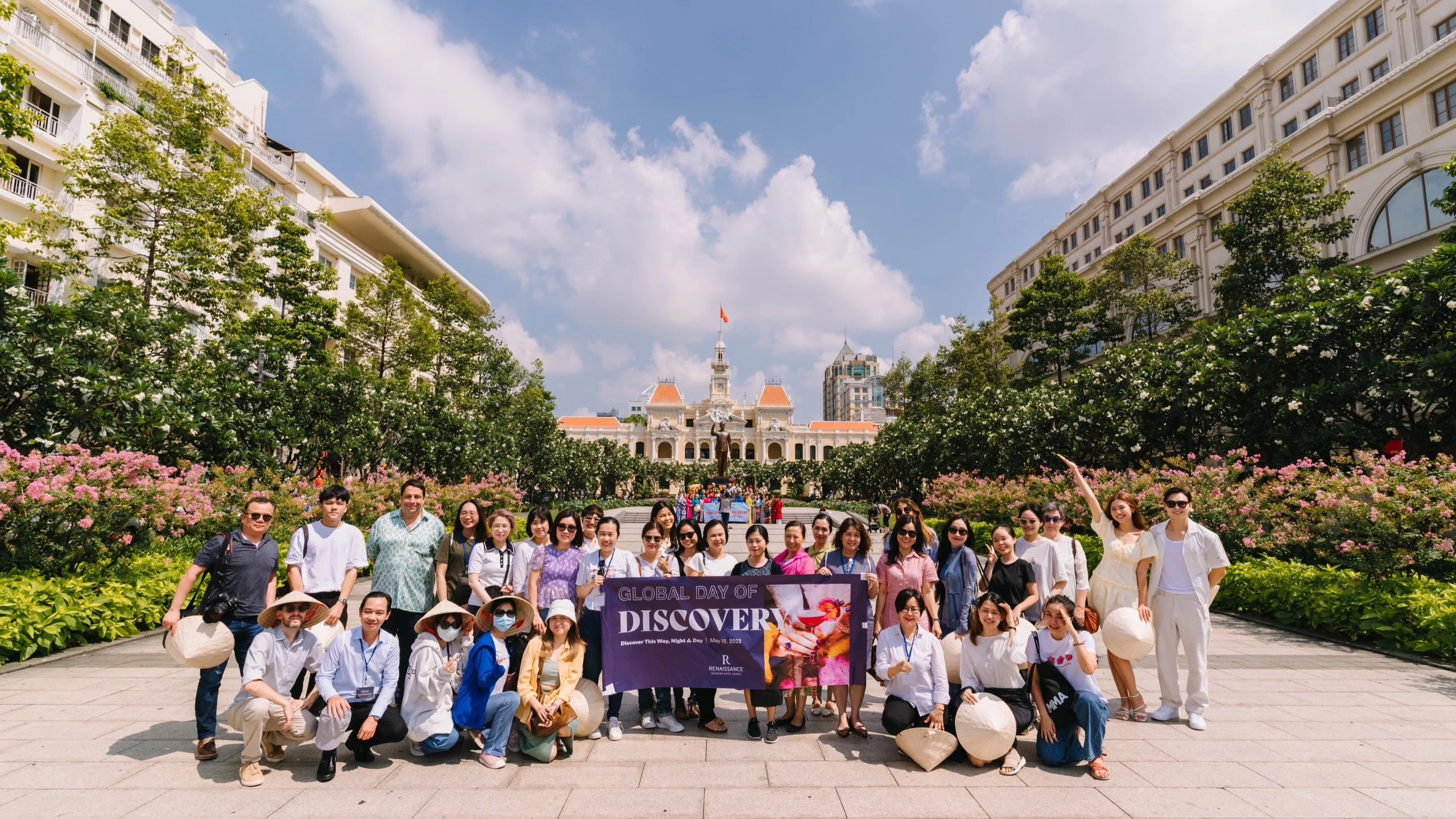 Rộn ràng ngày hội khám phá toàn cầu cùng Renaissance Riverside Hotel Saigon