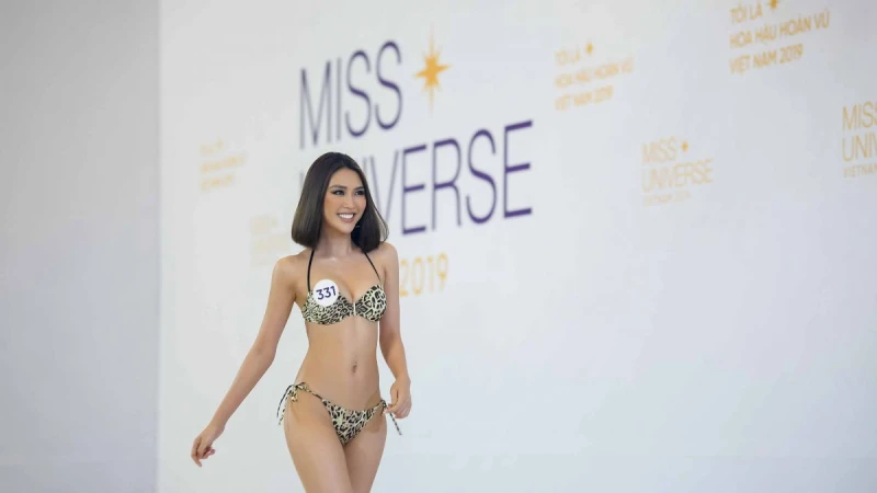 Mãn nhãn phần thi trình diễn bikini của thí sinh khu vực phía Bắc tại Hoa hậu Hoàn vũ Việt Nam