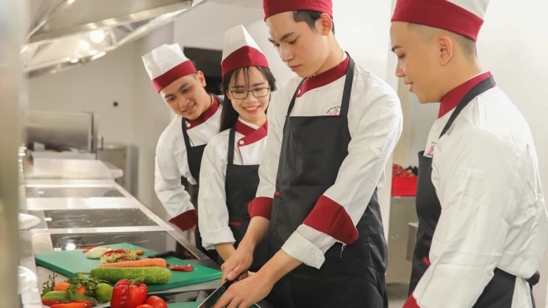 Cận cảnh phòng thực hành 5 sao của ngành Quản trị nhà hàng & Dịch vụ ăn uống, trường ĐH Nguyễn Tất Thành
