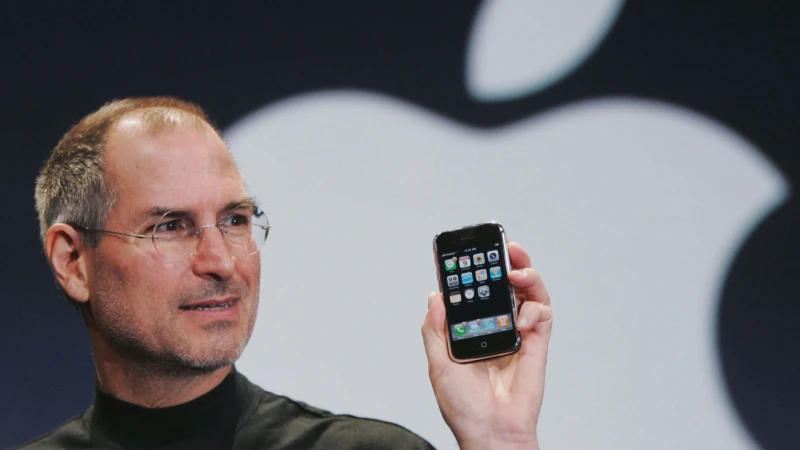 Steve Jobs - 'Cha đẻ' iPhone, 66 năm và những câu chuyện đầy cảm hứng!