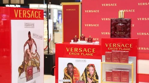 Dàn sao nữ Vbiz hào hứng tham dự sự kiện ra mắt nước hoa nam mới của Versace