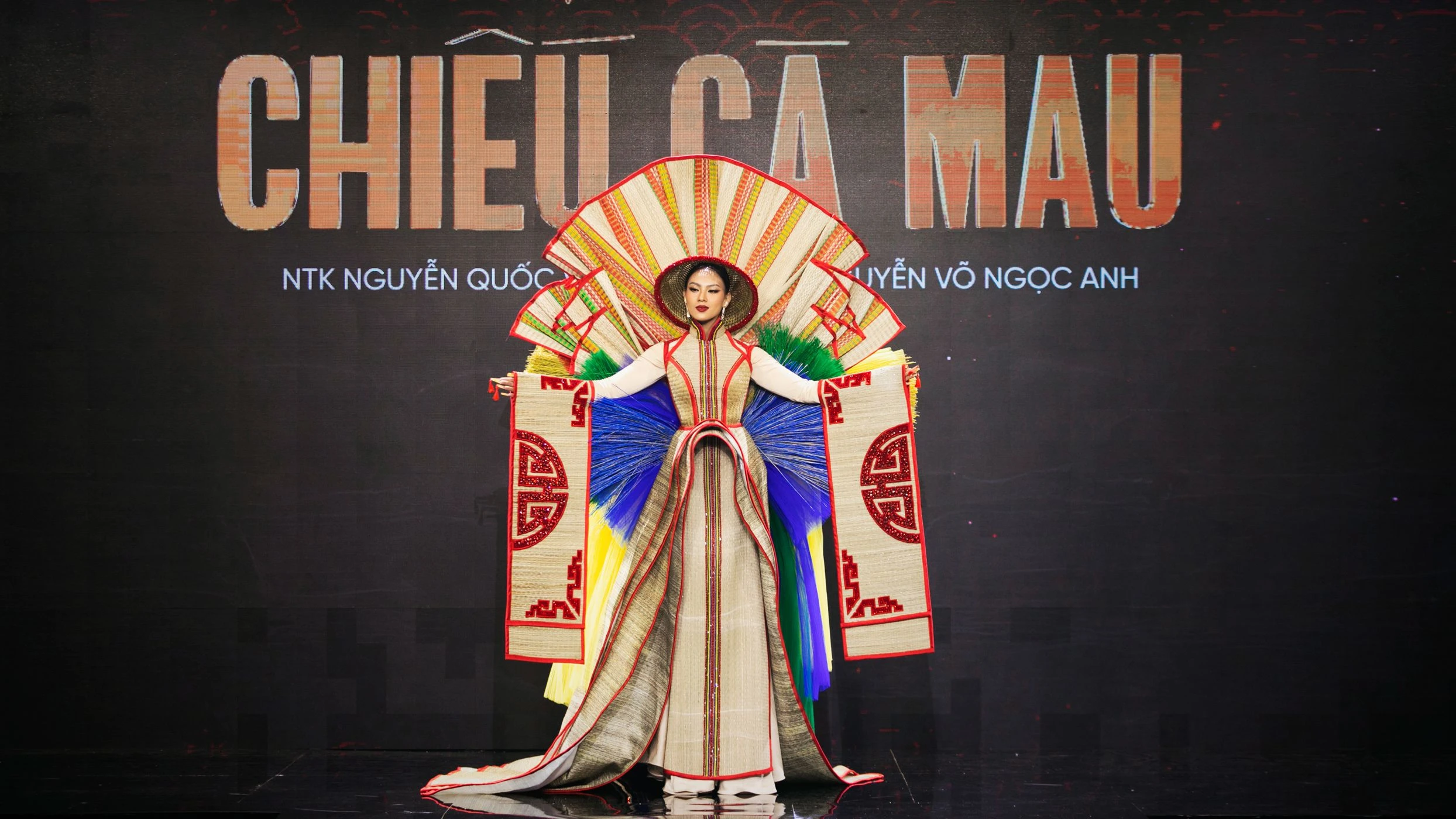 Mãn nhãn với đêm trình diễn trang phục dân tộc của top 41 Hoa hậu Hoàn vũ Việt Nam 2022