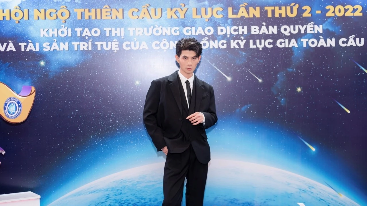 NTK Nguyễn Minh Công - Kỷ lục gia nhỏ tuổi nhất nhận giải Cống hiến “Sống bằng sáng tạo”