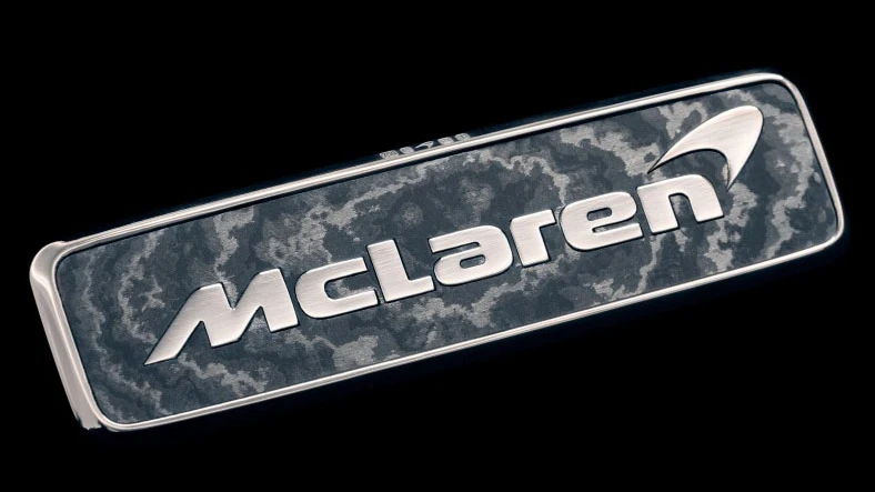 McLaren rò rỉ logo mui xe làm bằng vàng trắng 18K trên chiếc Speedtail mới