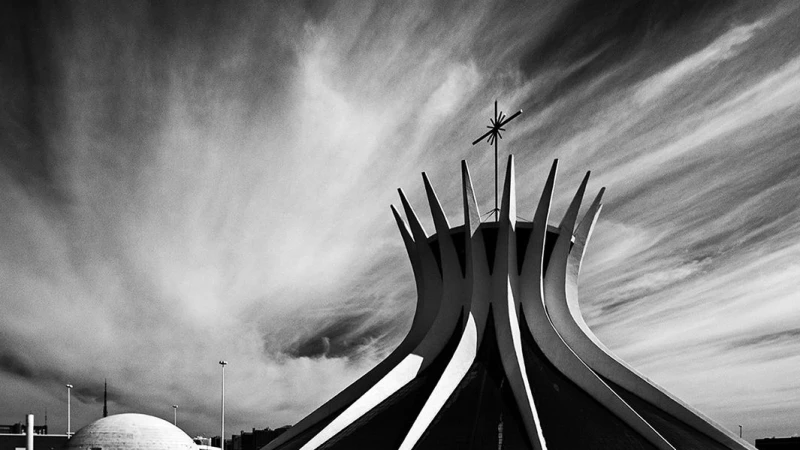 Oscar Niemeyer qua lăng kính của Haruo Mikami