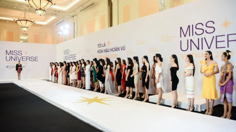 Giám khảo nhắc nhở thí sinh Hoa hậu hoàn vũ Việt Nam 2019 xuất hiện như celeb