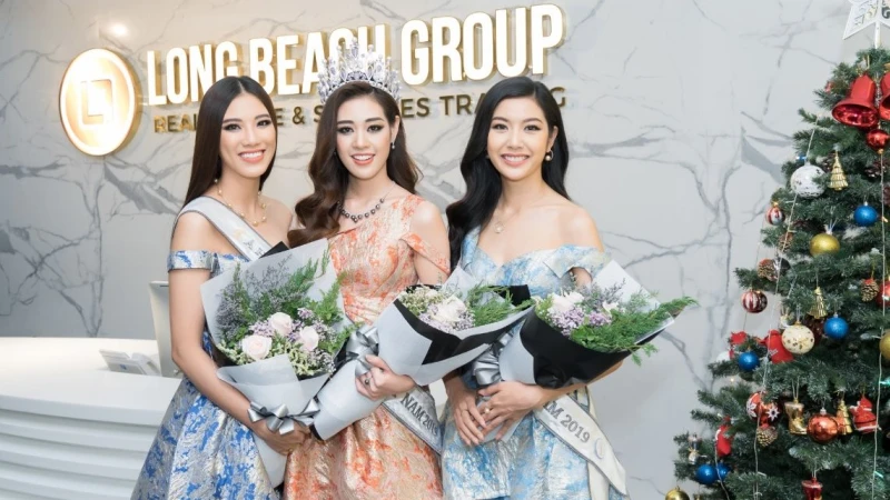Nhà sáng lập Long Beach Pearl chăm chút chọn trang sức cho Top 3 Hoa hậu Hoàn vũ Việt Nam 2019