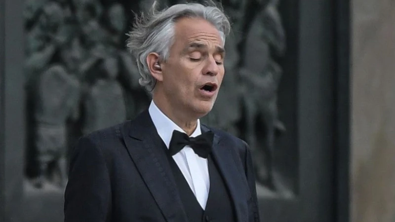 Danh ca mù Andrea Bocelli hát lay động hàng chục triệu khán giả