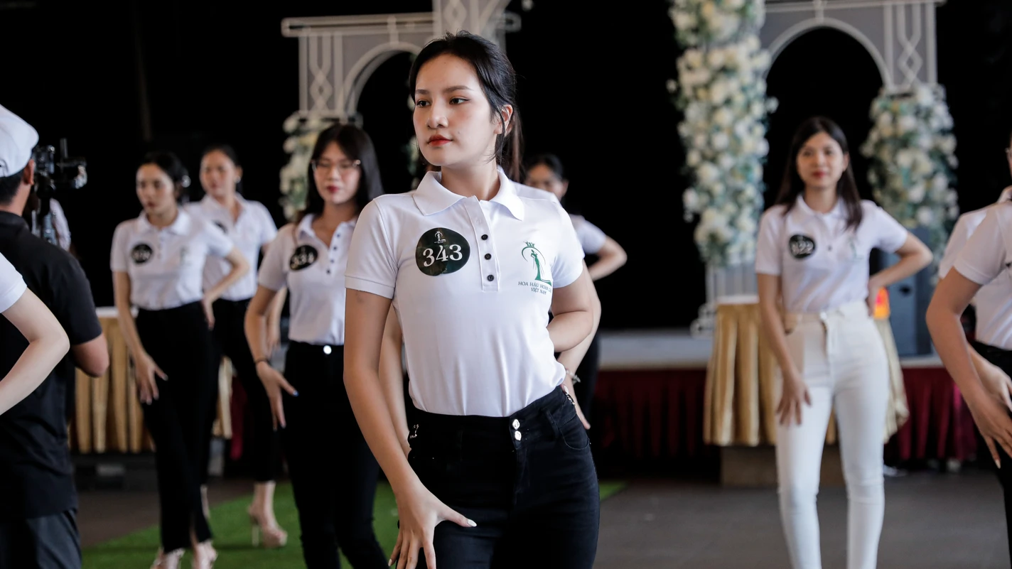 Trao sash chính thức cho top 35 thí sinh Hoa Hậu Hoàn Cầu Việt Nam 2022
