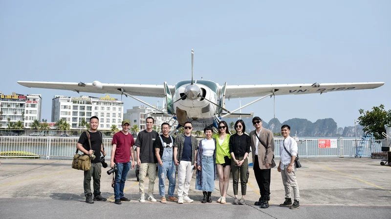 Youtuber Hoàng Nam Challenge Me và các KOLs du lịch trải nghiệm 25 phút bay thủy phi cơ tại Hạ Long