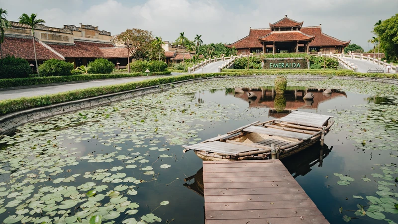Thưởng vị hương thu giữa ngôi làng xanh Emeralda Resort Ninh Bình