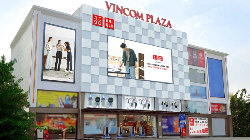 UNIQLO chính thức khai trương cửa hàng thứ 30 tại TTTM Vincom Plaza Lê Văn Việt