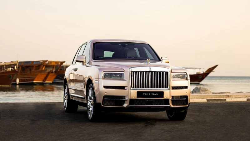 Mẫu xe độc nhất vô nhị “The Pearl Cullinan” đánh dấu kỷ nguyên mới cho Rolls-Royce